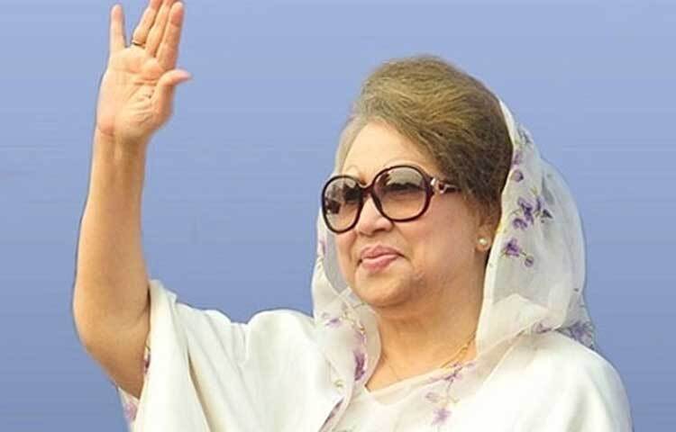 স্বৈরাচার এরশাদবিরোধী আন্দোলনের পর ১৯৯১ সালে তিনি বাংলাদেশের প্রথম মহিলা প্রধানমন্ত্রী নির্বাচিত হন। এ পর্যন্ত তিন দফায় প্রধানমন্ত্রী হয়েছেন খালেদা জিয়া। তিনি ১৯৯৩ সালে সার্কের প্রথম মহিলা চেয়ারপারসন হন। ফাইল ছবি