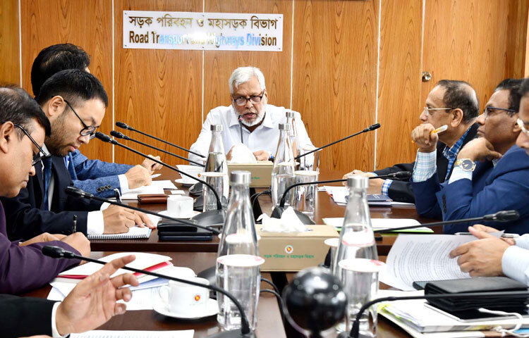 সড়ক পরিবহন ও সেতু উপদেষ্টা মুহাম্মদ ফাওজুল কবির খানের সঙ্গে আজ মন্ত্রণালয়ের সভাকক্ষে জাইকার প্রতিনিধিদল সাক্ষাৎ করে। ছবি: পিআইডি