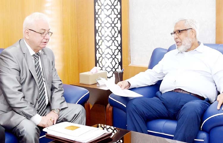 সড়ক পরিবহন ও সেতু উপদেষ্টা মুহাম্মদ ফাওজুল কবির খানের সাথে আজ মন্ত্রণালয়ে তার অফিসকক্ষে বাংলাদেশে রাশিয়ার রাষ্ট্রদূত আলেকসান্দার ভি মান্টিটস্কি সাক্ষাৎ করেন। ছবি: পিআইডি