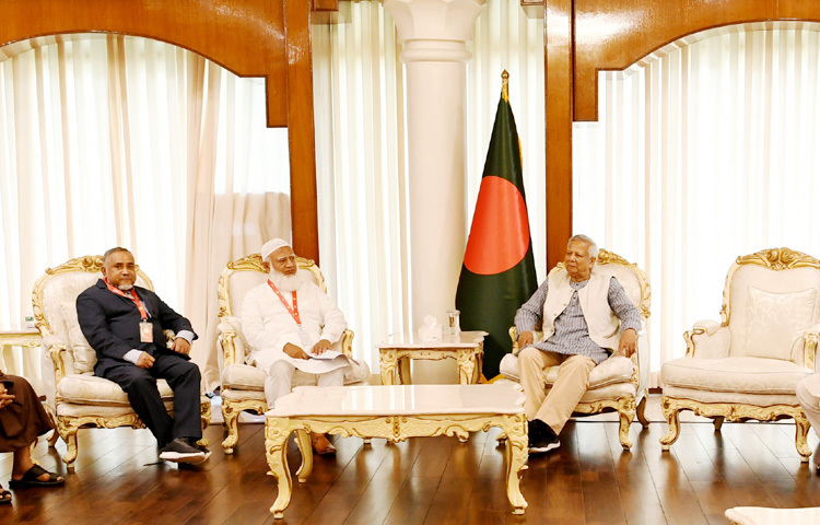 প্রধান উপদেষ্টা প্রফেসর মুহাম্মদ ইউনূস রাষ্ট্রীয় অতিথি ভবন যমুনায় বাংলাদেশ জামায়াতে ইসলামী প্রতিনিধিদলের সাথে সংলাপে অংশ নেন। ছবি: পিআইডি