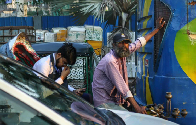 যানজটের কাছে কতটা অসহায় এই শহরের মানুষ। তা আর বলার অপেক্ষা রাখে না। তবুও সমাধানে আছে কি কোনো উদ্যোগ? ছবি: মাহবুব আলম