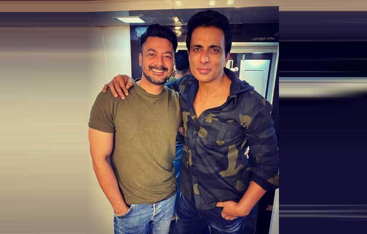 এক ফ্রেমে বন্দি হয়েছে বলিউড অভিনেতা সোনু সুদ ও যিশু সেন।