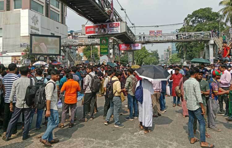 এর মধ্যে শিক্ষা মন্ত্রণালয় সাত কলেজের অ্যাকাডেমিক ও প্রশাসনিক সমস্যা নিরসনে ১৩ সদস্যের একটি কমিটি গঠন করে। কমিটিকে আগামী ছয় সপ্তাহের মধ্যে প্রয়োজনীয় সুপারিশসহ প্রতিবেদন জমা দিতে নির্দেশনা দেওয়া হয়। এই কমিটির প্রত্যাখ্যান করেছে সাত কলেজের শিক্ষার্থীরা।