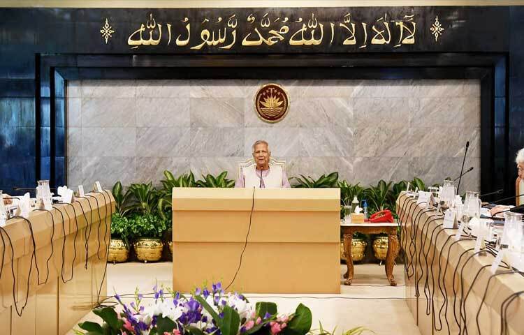 তেজগাঁওয়ের কার্যালয়ে উপদেষ্টা পরিষদের বৈঠকে সভাপতিত্ব করেন প্রধান উপদেষ্টা অধ্যাপক ড. মুহাম্মদ ইউনূস। ছবি: পিআইডি