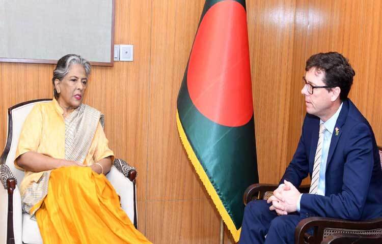 সমাজকল্যাণ এবং মহিলা ও শিশু বিষয়ক উপদেষ্টা শারমীন এস মুরশিদের সাথে আজ মন্ত্রণালয়ে তার অফিসকক্ষে সাক্ষাৎ করেন বাংলাদেশে নরওয়ের রাষ্ট্রদূত হ্যাকন আরালড গুলব্র্যান্ডসেন। ছবি: পিআইডি