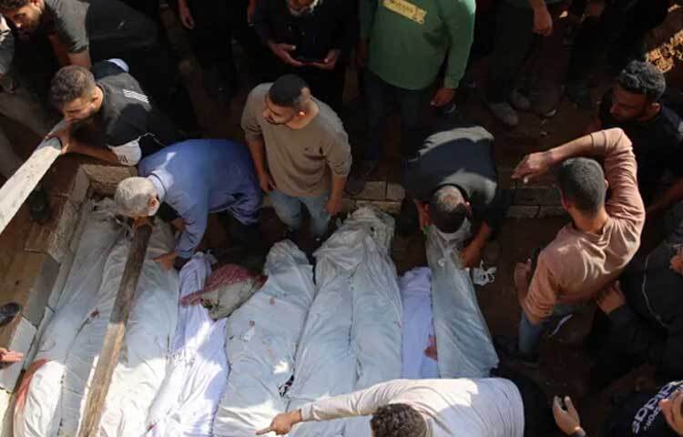 ফিলিস্তিনের অবরুদ্ধ গাজা উপত্যকা, লেবানন ও সিরিয়ায় ভয়াবহ বিমান হামলা চালিয়েছে ইসরায়েল। এতে ৯৪ জন নিহত হয়েছেন, যাদের মধ্যে গাজায় নিহত হয়েছেন প্রায় অর্ধশত ফিলিস্তিনি।