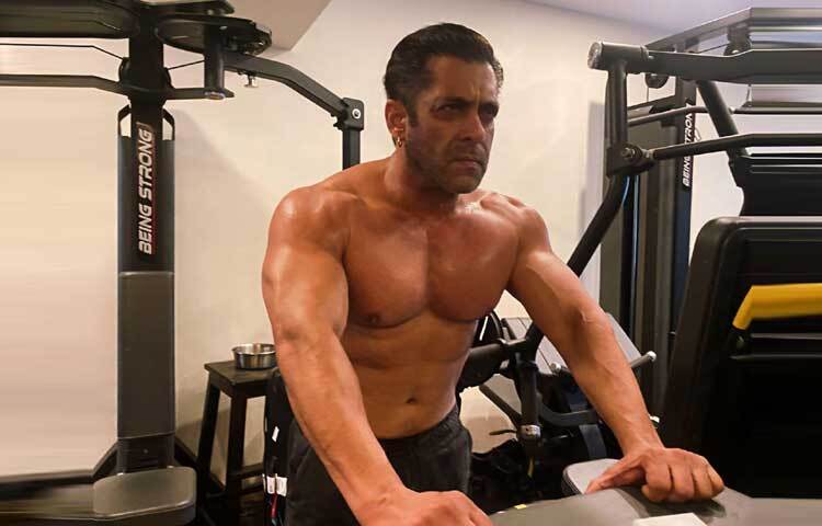 বলিউড ভাইজান খ্যাত অভিনেতা সালমান খানের কথা আলাদা করে বলার কিছু নেই। বডি বিল্ডারের মতো দেখতে এই অভিনেতা ৫৮ বছর বয়সেও নিজেকে রেখেছেন ফিট। ছবি: ফেসবুক থেকে