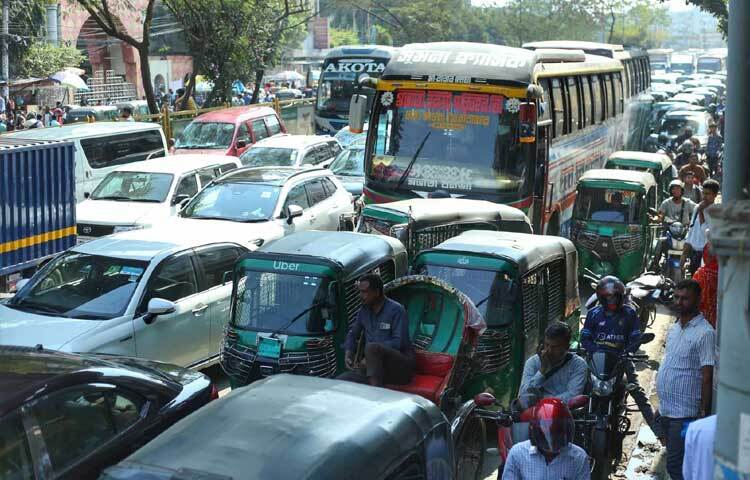 অনাকাক্ষিত এমন যানজটে অতিষ্ঠ নগরবাসী।