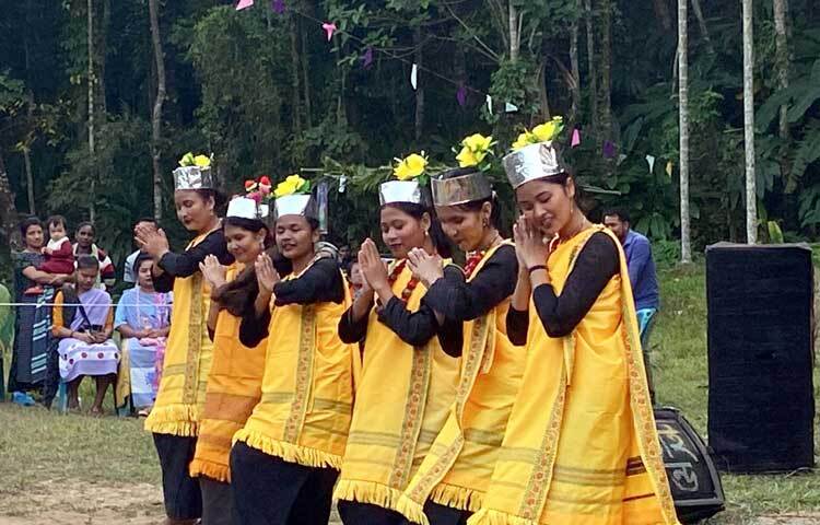 তবে এবছর অন্যান্য বছরের তুলনায় আয়োজন কিছুটা কম ছিল কারণ একদম শেষ সময়ে প্রশাসনের সহযোগিতায় অনুষ্ঠানটি আয়োজন করা হয়।