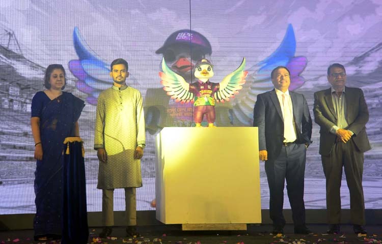 যুব ও ক্রীড়া উপদেষ্টা আসিফ মাহমুদ সজীব ভূঁইয়া আজ ঢাকায় হোটেল ইন্টারকন্টিনেন্টালে নতুন বাংলাদেশ গড়ার লক্ষ্যে তারুণ্যের উৎসবের মিডিয়া লঞ্চ অনুষ্ঠানে বাংলাদেশ প্রিমিয়ার লীগ ২০২৫-এর মাসকট উন্মোচন শেষে ফটোসেশনে অংশ নেন। ছবি: পিআইডি