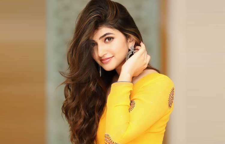 ২০১৭ সাল থেকে শিশু শিল্পী হিসেবে রুপালি পর্দায় কাজ শুরু করেন তিনি।