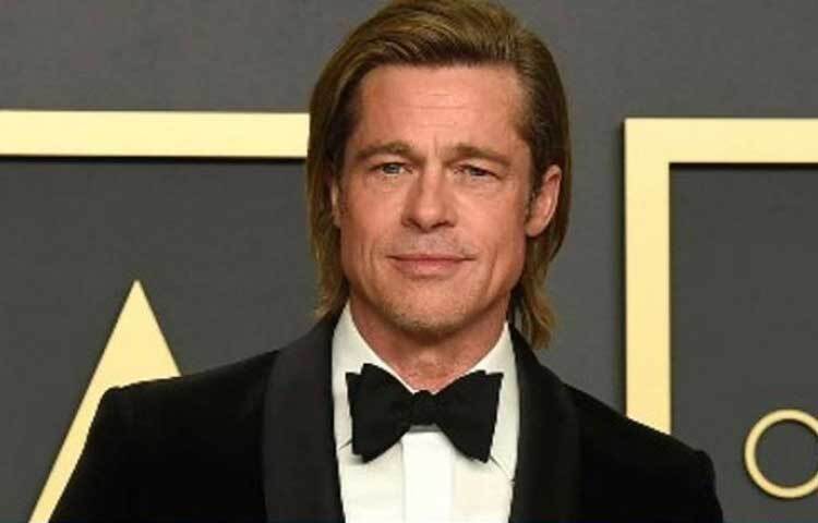 বিশ্ববিদ্যালয়ে পড়াকালে হঠাৎ অভিনয়ের কথা চিন্তা করেন। এরপর পড়াশোনা অসম্পূর্ণ রেখেই ১৯৮৬ সালে মাত্র ৩২৫ ডলার পকেটে নিয়ে পাড়ি জমান লস অ্যাঞ্জেলসে। সেখানে গিয়ে নানা ধরনের কাজ করেছেন পিট। একপর্যায়ে অভিনয়ের শিক্ষক রয় লন্ডনের সন্ধান পান এবং তার কাছ থেকে অভিনয়ে হাতেখড়ি পিটের।