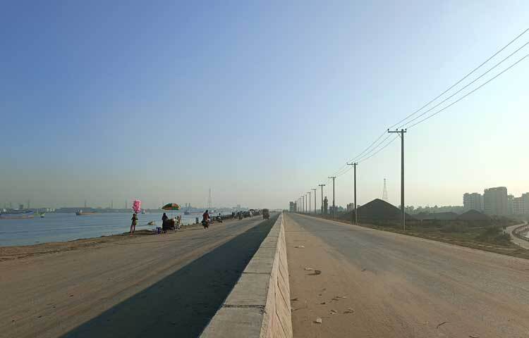 এক সময় বিশাল চর ছিল এই অংশে। বর্তমানে চরের মধ্য দিয়ে নির্মিত হচ্ছে সাড়ে আট কিলোমিটার দীর্ঘ ও চার লেনের সড়ক। এই সড়কের দুই প্রান্তে থাকবে দুই সেতুর (কালুরঘাট ও শাহ আমানত) সংযোগ।