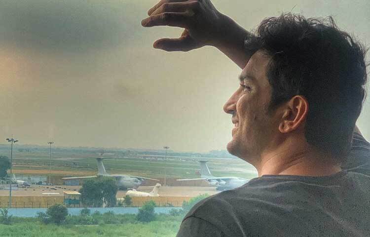 মহাকাশের প্রতি অমোঘ আকর্ষণ ছিল রাজপুতের। এমনকি চাঁদে জমিও কেনেন তিনি। নাসা থেকে মহাকাশচারী হওয়ার প্রস্তুতি নেওয়ার পরিকল্পনা ছিল তার। ঘণ্টার পর ঘণ্টা চোখ রাখতেন আকাশে।