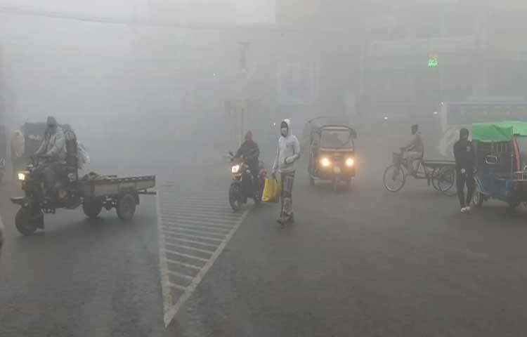 বেশি বিপাকে পড়েছেন খেটে খাওয়া মানুষরা।