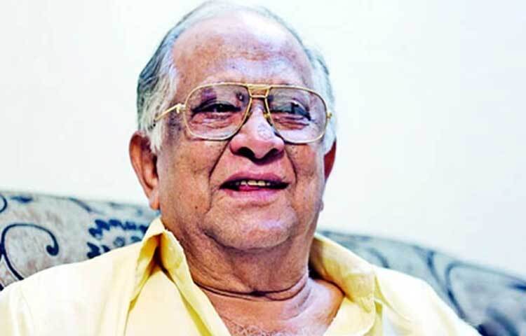 প্রযোজক হিসেবে তার যাত্রা হয় ‘রংবাজ’ সিনেমার মাধ্যমে। এরপর বেশ কিছু সিনেমা প্রযোজনাও করেছেন এই কিংবদন্তি।