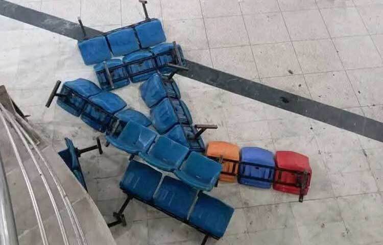 রেলের এমন সিদ্ধান্তে ক্ষুব্ধ যাত্রীরা। হঠাৎ ট্রেন বন্ধ করে দেওয়ার কারণে ভোরে রাজশাহী স্টেশনে ভাঙচুর চালান বিক্ষুব্ধ যাত্রীরা।