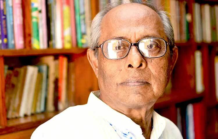 ১৯৫৮ খ্রিষ্টাব্দে রাজশাহী সরকারি কলেজ থেকে দর্শনে সম্মানসহ স্নাতক ডিগ্রি লাভ করেন।