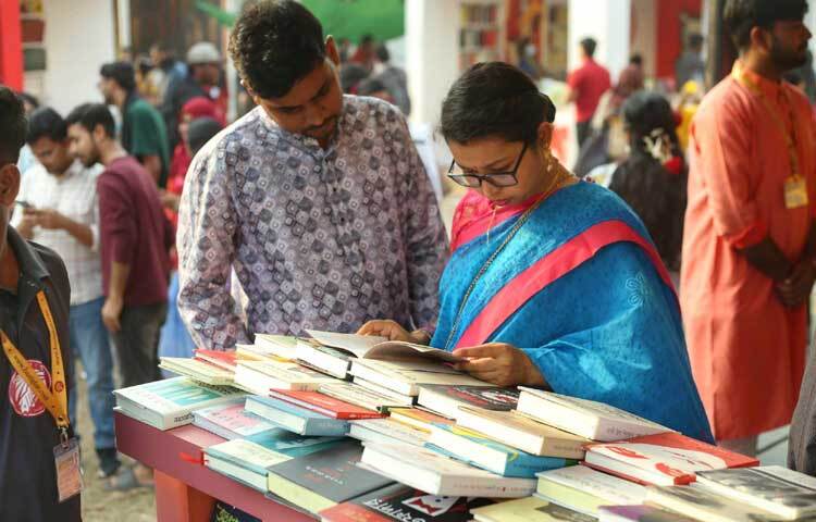 প্রসঙ্গত, ২৮ ফেব্রুয়ারি পর্যন্ত ছুটির দিন ছাড়া প্রতিদিন বিকেল ৩টা থেকে রাত ৯টা পর্যন্ত মেলা খোলা থাকবে। সাড়ে ৮টার পর নতুন করে কেউ মেলা প্রাঙ্গণে প্রবেশ করতে পারবে না।