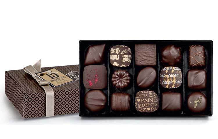 ভিক্টোরিয়ার যুগে চকলেট প্রেমিক-প্রেমিকার মধ্যে উপহার হিসেবে বেশ জনপ্রিয় হয়ে ওঠে।