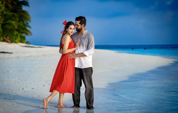 এ বছর সমুদ্রপাড়ে ভালোবাসা দিবস উদযাপন করেছেন মিম। তাইতো বেছে নিয়েছেন লাল রঙের পোশাক।