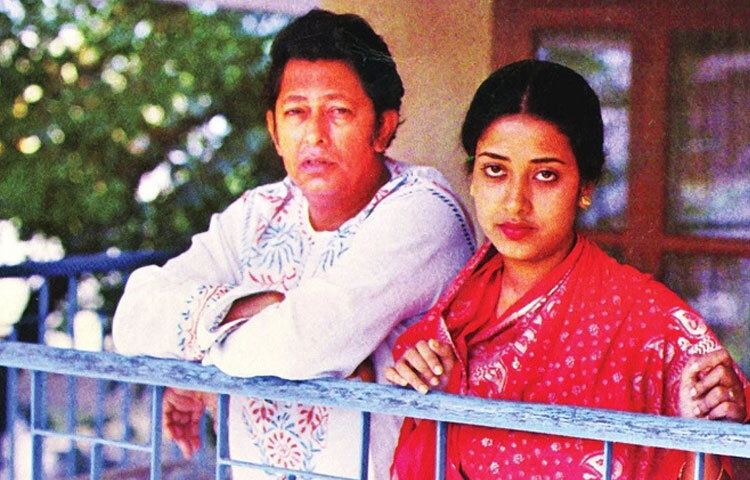 বেতার সহকর্মী হোসনে আরার প্রেমে পরে ১৯৫৮ সালে তাকে বিয়ে করেন। তাদের মেয়ে সুবর্ণা মুস্তাফা বাংলাদেশের একজন জনপ্রিয় অভিনেত্রী।