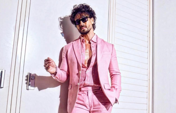 তবে কিছুদিন আগেও অভিনেত্রী দিশা পাটানির সঙ্গে তার প্রেমের গুঞ্জন ছিল।