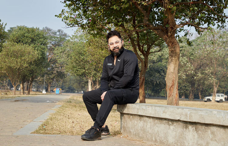 শিশুশিল্পী অভিনয় জীবন শুরু করলেও বর্তমানে প্রধান চরিত্রে অভিনয় করেন এই নায়ক।