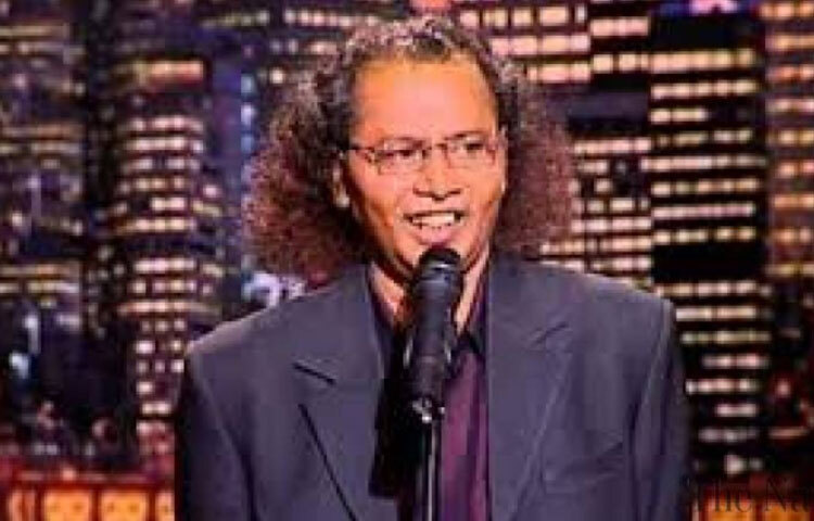 তিনি ছোট থেকেই মিমিক্রি করতে পারতেন ও লোকজনকে বিভিন্ন বিখ্যাত ব্যক্তিদের মিমিক্রি করে লাহোরের লোকদের দেখাতেন।