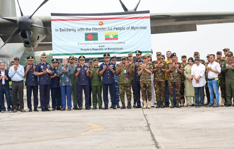 তিনি বলেন, এ মিশনে তিন বাহিনীর উদ্ধার বিশেষজ্ঞ, ফায়ার সার্ভিস ও সিভিল ডিফেন্স বিভাগের চিকিৎসক, বাংলাদেশ সেনাবাহিনীর চিকিৎসক এবং বেসামরিক চিকিৎসকদের সমন্বয়ে গঠিত উদ্ধার ও চিকিৎসাদল রয়েছে।