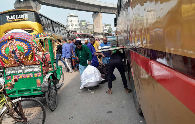 ঢাকা-চট্টগ্রাম মহাসড়ক, ঢাকা-সিলেট মহাসড়ক, ঢাকা-ভাঙ্গা এক্সপ্রেসওয়ে দিয়ে ঢাকা আসা দূরপাল্লার গাড়িগুলো যাত্রাবাড়ী হয়ে সায়েদাবাদে এসে যাত্রী নামাচ্ছে।