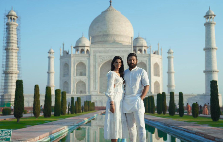 ২০১১ সালের ৬ মার্চ অর্জুন হায়দ্রাবাদে রাজনীতিবিদ এবং দক্ষিণ ভারতীয় চলচ্চিত্রের গণ্যমান্য ব্যক্তিবর্গের উপস্থিতিতে এক জাঁকজমকপূর্ণ অনুষ্ঠানের মাধ্যমে স্নেহা রেডিডকে বিয়ে করেন।