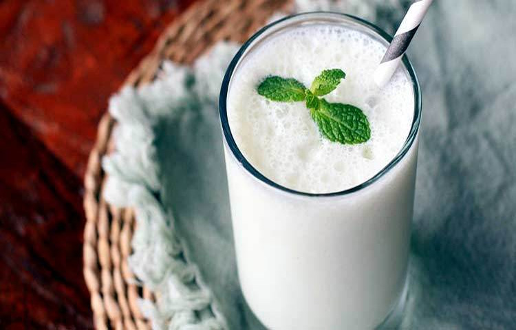 নোনতা বা মিষ্টি যেকোনো স্বাদের লাচ্ছিই শরীরের জন্য বেশ উপকারী। ক্যালসিয়াম ও পটাশিয়াম সমৃদ্ধ এ পানীয় শরীরে দ্রুত শক্তি ফিরিয়ে আনে।