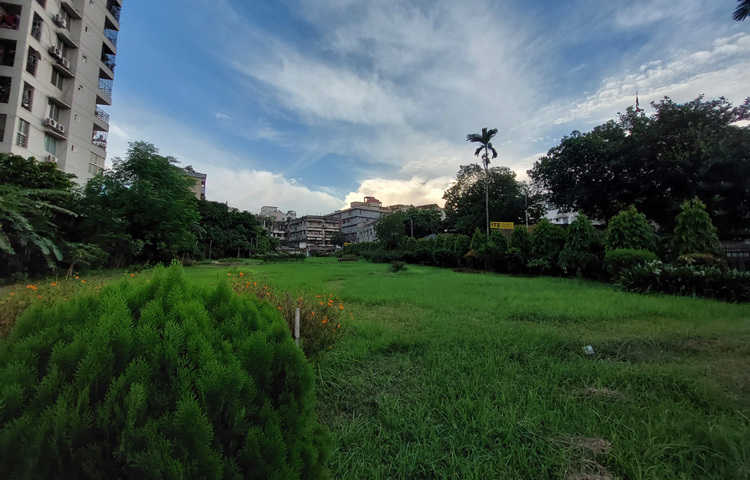 ১৬৮০ খ্রিস্টাব্দে শায়েস্তা খাঁর ছেলে উমিদ খাঁ মোহাম্মদপুর এলাকায় নির্মাণ করেন এক অসাধারণ মসজিদ। যার ছাদে রয়েছে সাতটি গম্বুজ। এই সাত গম্বুজের জন্যই এর নাম ‘সাত গম্বুজ মসজিদ’।