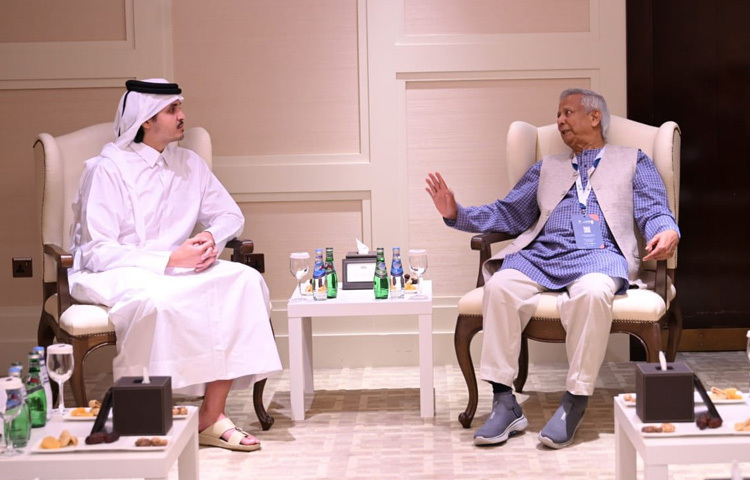 প্রধান উপদেষ্টা অধ্যাপক ড. মুহাম্মদ ইউনূস ও কাতারের উন্নয়ন তহবিলের চেয়ারপারসন শেখ থানি বিন হামাদ বিন খালিফা আল-থানি বৈঠক করেছেন।