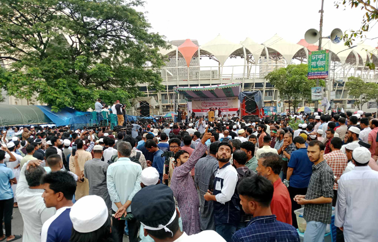 আওয়ামী লীগের রাজনীতি নিষিদ্ধের দাবিতে বিক্ষোভ সমাবেশ করেছে জাতীয় নাগরিক পার্টি (এনসিপি)। দলটির ঢাকা মহানগর ইউনিটের আয়োজনে এই কর্মসূচি পালন করা হয়। আজ বিকেল ৩টায় জাতীয় মসজিদ বায়তুল মোকাররমের দক্ষিন গেটে এই সমাবেশ শুরু হয়। ছবি: জাগো নিউজ