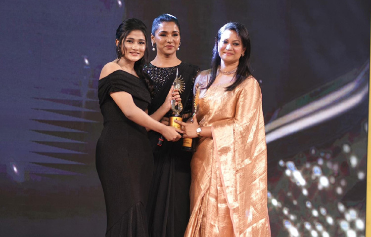 সেরা নবাগত অভিনেত্রীর পুরস্কার পেয়েছেন মেহজাবীনের ছোট বোন মালাইকা চৌধুরী।