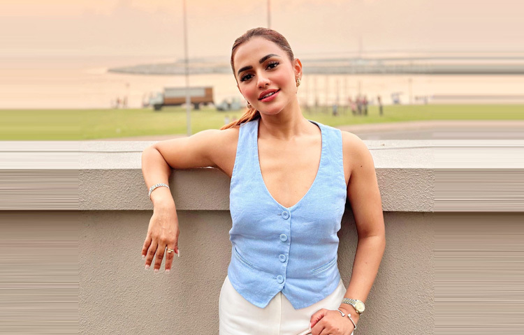 ফারিয়াকে আটক নাকি গ্রেফতার সে বিষয়ে ডিএমপির অতিরিক্ত পুলিশ কমিশনার (ক্রাইম অ্যান্ড অপারেশনস) এস এন মো. নজরুল ইসলাম বলেন, মামলা যেহেতু আছে সেই মামলায় তার সংশ্লিষ্টতা কতটুকু আছে সেটি পর্যালোচনা করার পর গ্রেফতারের ব্যাপারে সিদ্ধান্ত নেওয়া হবে। আপাতত আটক।