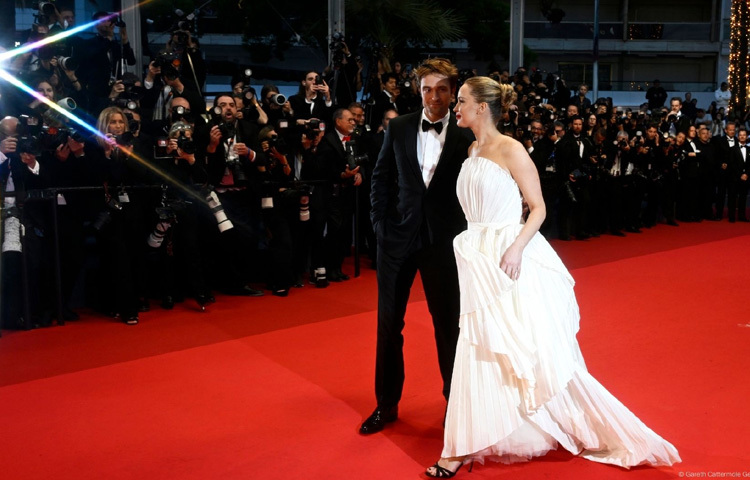 এই চলচ্চিত্র প্রদর্শনী উপলক্ষে লিন রামসের সঙ্গে লাল গালিচায় দেখা মিলেছে প্রধান দুই অভিনয়শিল্পী জেনিফার লরেন্স ও রবার্ট প্যাটিনসনের। তাদের সবার পরিপাটি পোশাক, সংযত ভঙ্গিমা ও আভিজাত্যপূর্ণ উপস্থিতি ছিল চোখে পড়ার মতো।