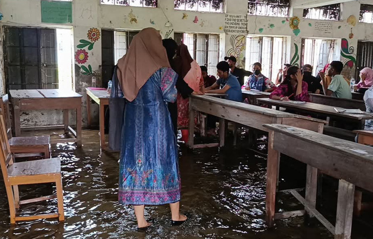 এ সমস্যা সমাধানের লক্ষ্যে একাধিক পরিকল্পনা শিক্ষা প্রকৌশল অফিসে জমা দেওয়া হয়েছে। প্ল্যান পাস হলে সমস্যার সমাধান হবে।