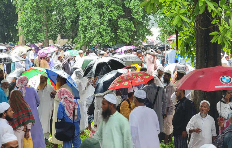 দুপুর ২টায় আনুষ্ঠানিকভাবে মূল সমাবেশ শুরু হওয়ার কথা। সমাবেশে যোগ দিতে সোহরাওয়ার্দী উদ্যানে সকাল থেকে আসছেন নেতাকর্মীরা।