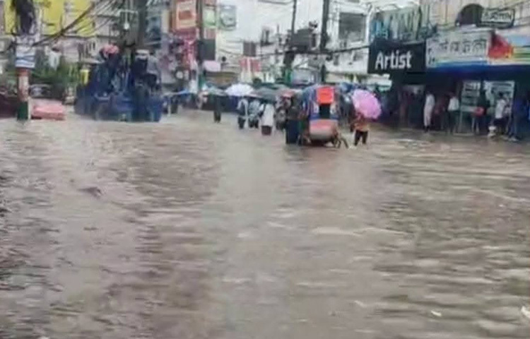 বৃষ্টির ফোঁটা যেন আতঙ্ক হয়ে নামছে ফেনীর মানুষের জীবনে। এমন প্রাকৃতিক দুর্যোগে এখন সবচেয়ে বেশি প্রয়োজন দ্রুত ব্যবস্থাপনা, মানবিক সহায়তা ও পরিস্থিতি পর্যবেক্ষণ করে প্রয়োজনীয় সিদ্ধান্ত।