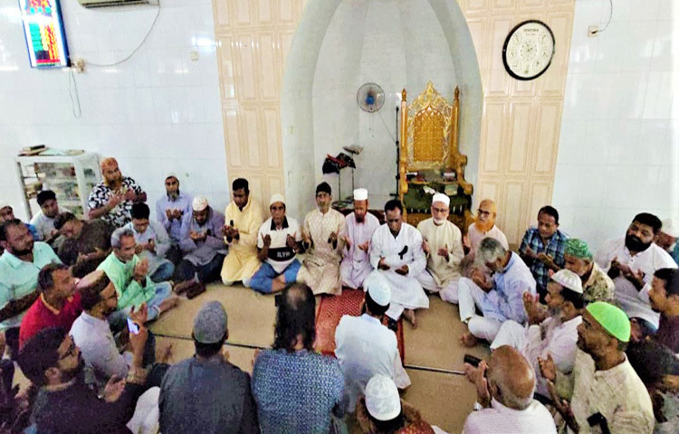 রাজধানীর উত্তরায় মাইলস্টোন স্কুল অ্যান্ড কলেজে ঘটে যাওয়া ভয়াবহ যুদ্ধবিমান দুর্ঘটনায় হতাহতদের স্মরণে টাঙ্গাইল জেলা বিএনপির উদ্যোগে মিলাদ ও দোয়া মাহফিল হয়েছে। ছবি: আব্দুল্লাহ আল নোমান