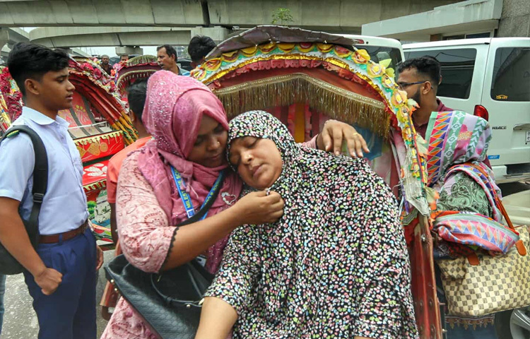 মরিয়ম তো চলে গেল। কিন্তু আমরা যারা আছি, তারা কী করবো এখন? কত মরিয়ম গেলে আমরা জেগে উঠবো? ব্যর্থতা, অবহেলা আর দায় এড়ানোর সংস্কৃতিতে আর কত শিশুকে আমরা বলি দেবো? মাইলস্টোন স্কুলের গেটের সামনে থাকা সেই মায়ের কান্না শুধু তার একার নয়। তা হয়ে উঠেছে সমস্ত বাংলাদেশের এক দীর্ঘশ্বাস।