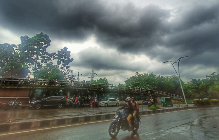 There is no sun in the sky of Dhaka today. There is no heat, no roar of the ever-familiar scorching sun. Instead, there is a smoky silence of light.