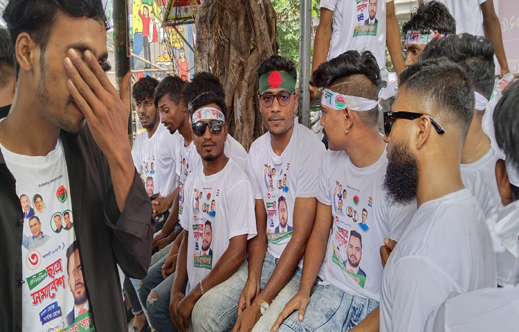 নওগাঁ জেলা ছাত্রদলের সিনিয়র সহ-সাংগঠনিক সম্পাদক শাহজাহান বাদশার নেতৃত্বে প্রায় দুই শতাধিক নেতাকর্মী সকাল ৭টায় শাহবাগে পৌঁছান। আগের রাতেই তারা বাসে রওয়ানা হয়েছিলেন। শাহবাগে পৌঁছেই সকালের নাশতা সেরে প্রস্তুতি নেন সমাবেশে অংশগ্রহণের।