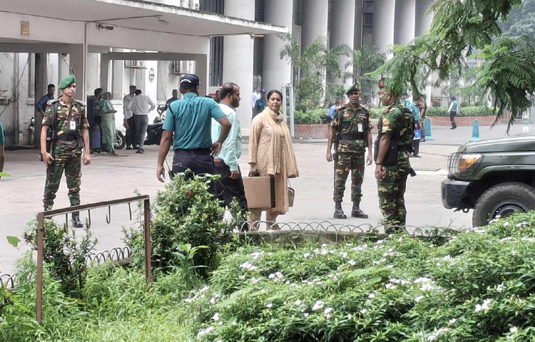 When I went to the Secretariat in the morning, it was seen that a security cordon had been set up in several layers around the arrival of the Chief Advisor. Vehicles were not allowed to enter through any gate other than Gate No. 1. SWAT members were seen performing their duties at Gate No. 1.