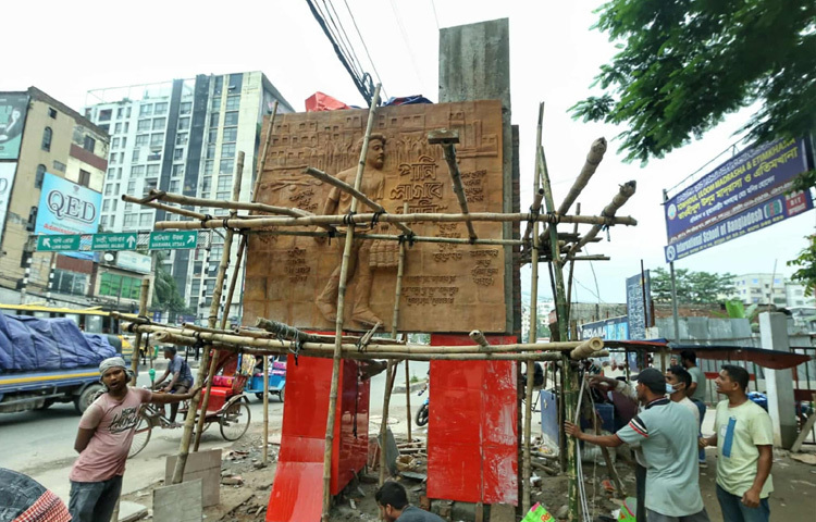 ঢাকা শহরে অনেক স্মারক নির্মাণ হয়েছে জাতীয় স্মৃতিসৌধ থেকে শহীদ মিনার। কিন্তু জুলাই স্মৃতি তোড়ন এক অন্যরকম ভাবনা। এটি শুধু শহীদদের স্মরণ নয়, বরং প্রতিবাদের সংস্কৃতিকে লালন করার এক প্রয়াস। মেরুল বাড্ডার এই তোড়ন নগরবাসীকে প্রতিদিন মনে করিয়ে দেবে যে শহর শুধু ইট-কাঠের নয়, এই শহরে মানুষের স্বপ্ন, লড়াই, আর ইতিহাসও বাস করে।