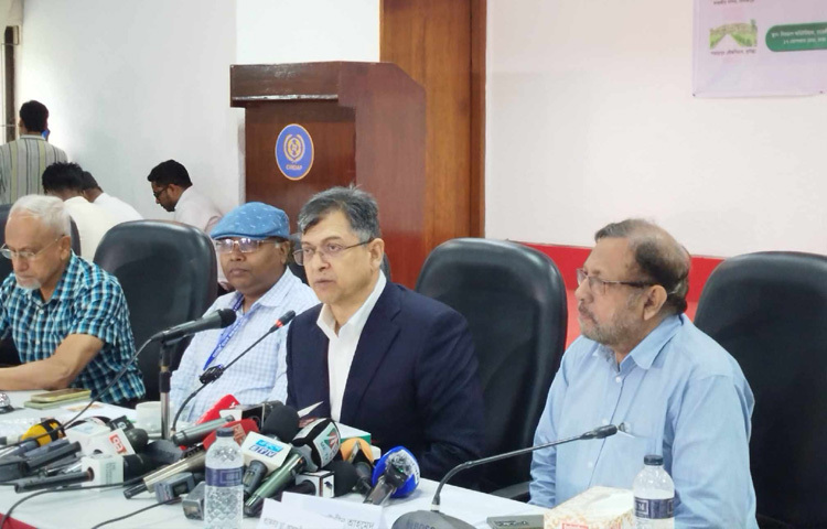 বিএনপি স্থায়ী কমিটির সদস্য সালাহউদ্দিন আহমদ পার্বত্য চট্টগ্রাম, ভারত ও মিয়ানমারের দুটি অঞ্চল নিয়ে কিছু বৈশ্বিক শক্তির পরিকল্পনার কথা উল্লেখ করে গভীর উদ্বেগ প্রকাশ করেছেন। ছবি: হাসান আলী