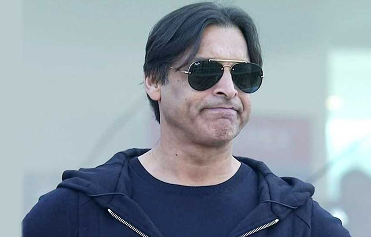 ১৯৯৯ সালের এশিয়ান টেস্ট চ্যাম্পিয়নশিপে ভারতের বিপক্ষে পরপর দুই বলে রাহুল দ্রাবিড় ও শচীন টেন্ডুলকারকে বোল্ড করা ছিল তার ক্যারিয়ারের এক অবিস্মরণীয় মুহূর্ত-বিশেষ করে শচীনের বিপক্ষে করা সেই ইয়র্কার আজও ক্রিকেটপ্রেমীদের স্মৃতিতে তাজা।